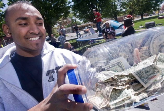 Frater Mo Sakil showing donations